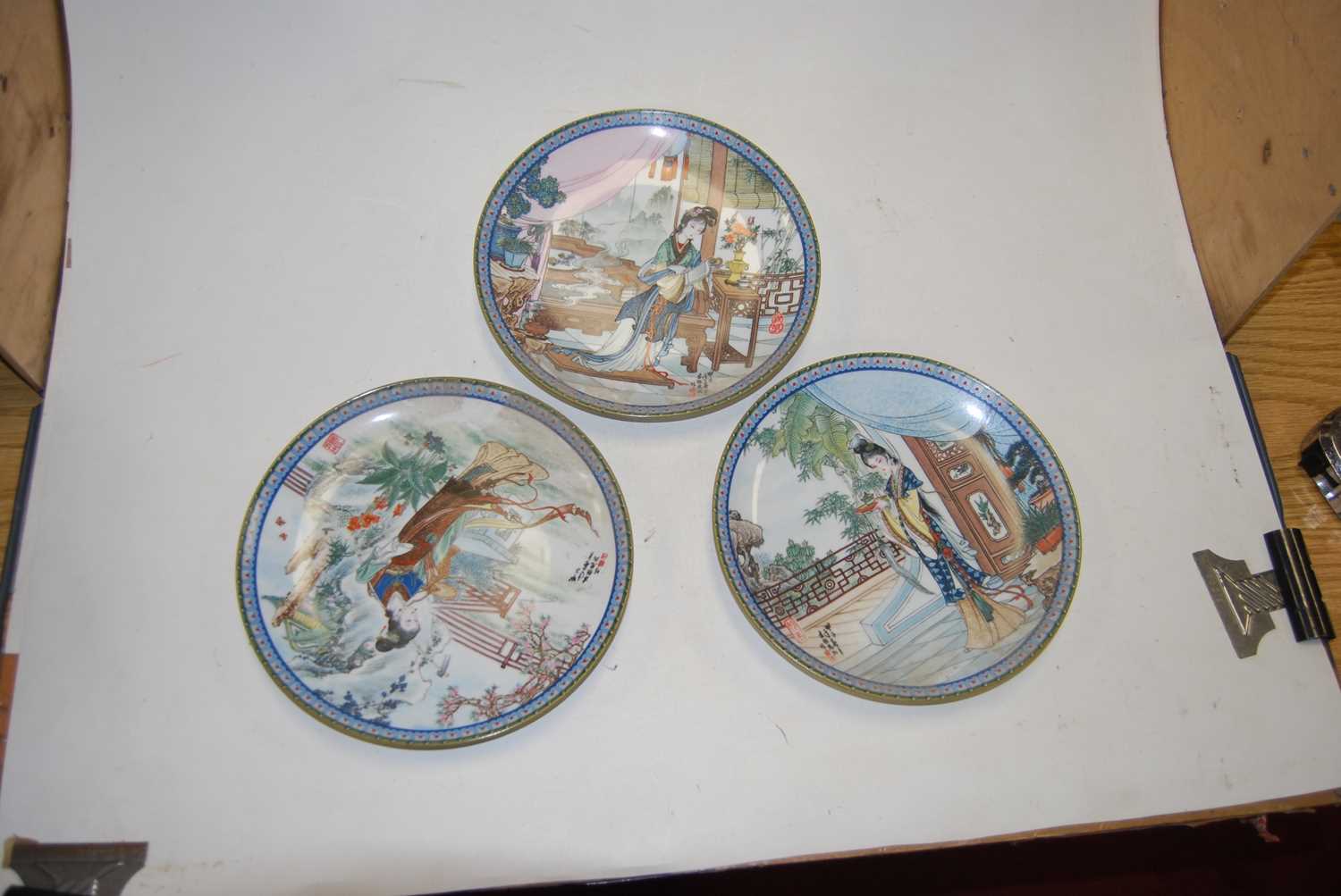 A box containing a collection of Chinese porcelain plates and Chinese silk paintings - Image 7 of 14