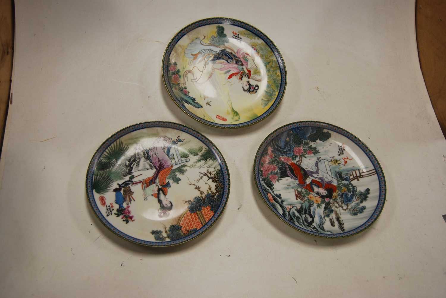 A box containing a collection of Chinese porcelain plates and Chinese silk paintings - Image 8 of 14