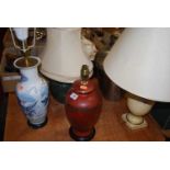 Five various modern table lamps to include Chinese blue & white example