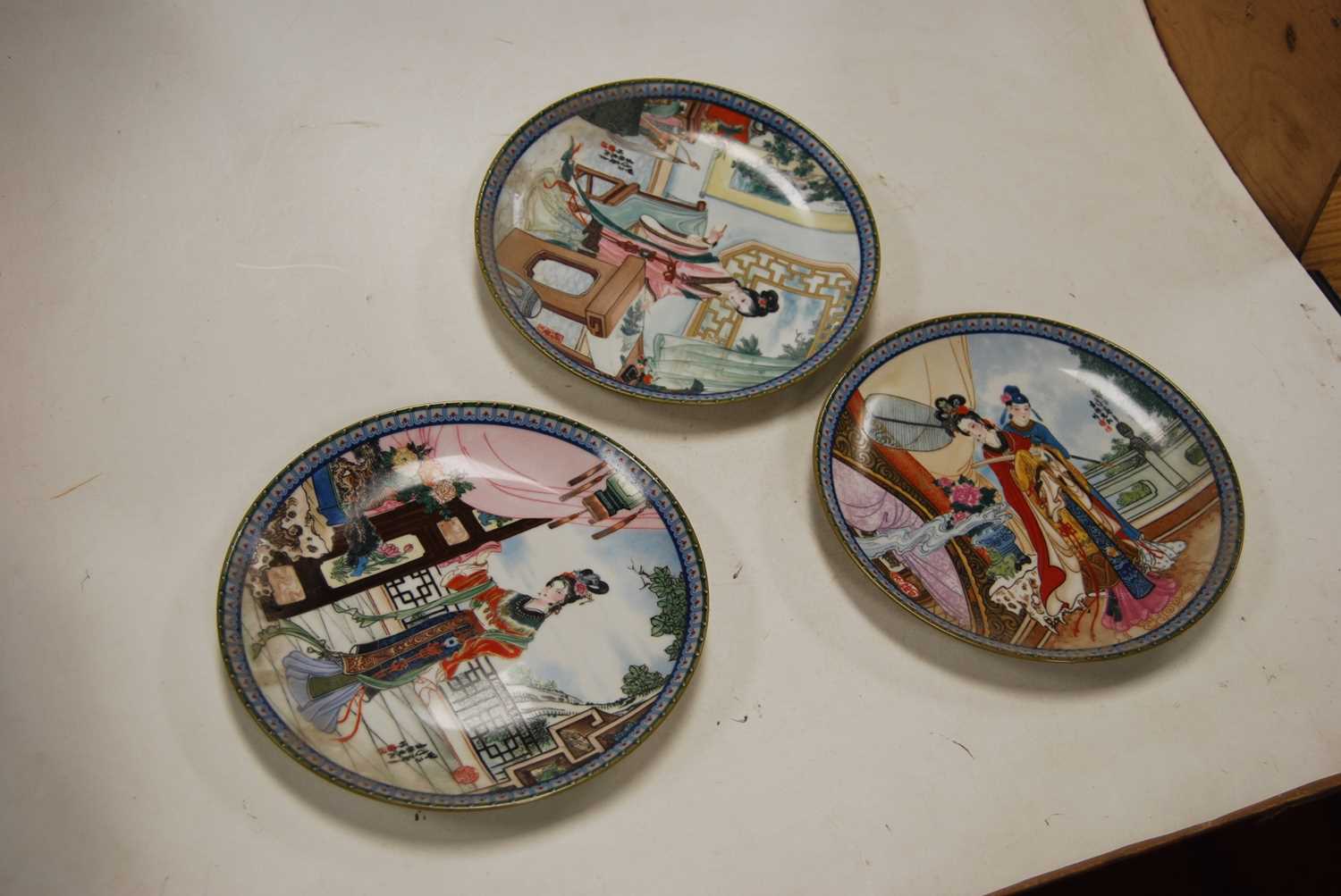 A box containing a collection of Chinese porcelain plates and Chinese silk paintings - Image 5 of 14