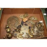 A box of assorted brassware, 20th century, to include a Masonic trivet