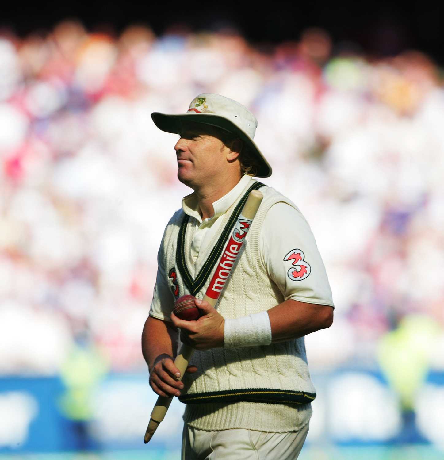 Shane Warne Iconic Australia Floppy White Cricket Hat Shane’s floppy white hat is an iconic piece of - Image 2 of 4