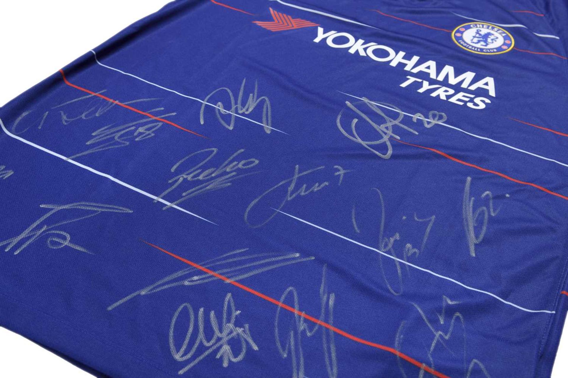 Chelsea FC Football Shirt Signed by the 2018/2019 Chelsea Team The shirt comes with a certificate of - Image 2 of 2