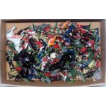 One tray containing a large quantity of various Britains 1980s foot soldiers, cavalry, and
