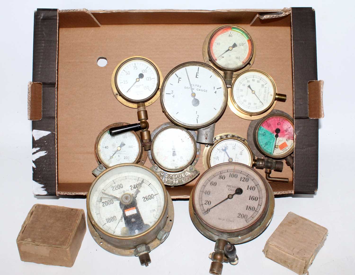 Twelve various boxed and loose vintage pressure and steam gauges, examples to include David Harcourt