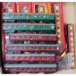 Selection of corridor coaches, 2 Triang Mk1 SR green (G), 5 Hornby Mk1 BR red/cream four boxed (G-