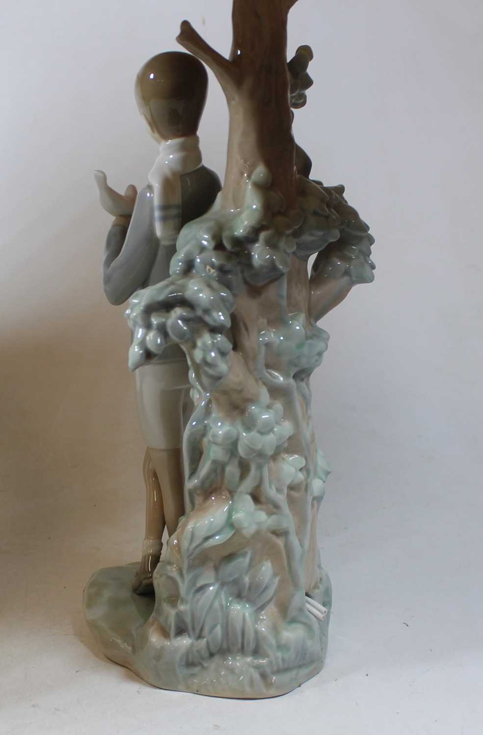 A Lladro Spanish porcelain figural table lamp h 54cm, together with a Japenese porcelain figural - Image 3 of 5