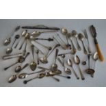 A mixed lot of miscellaneous silver and white metal items to include teaspoons, souvenir spoons