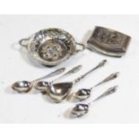 A small collection of miscellaneous items to include an embossed white metal pocket snuff box, loose