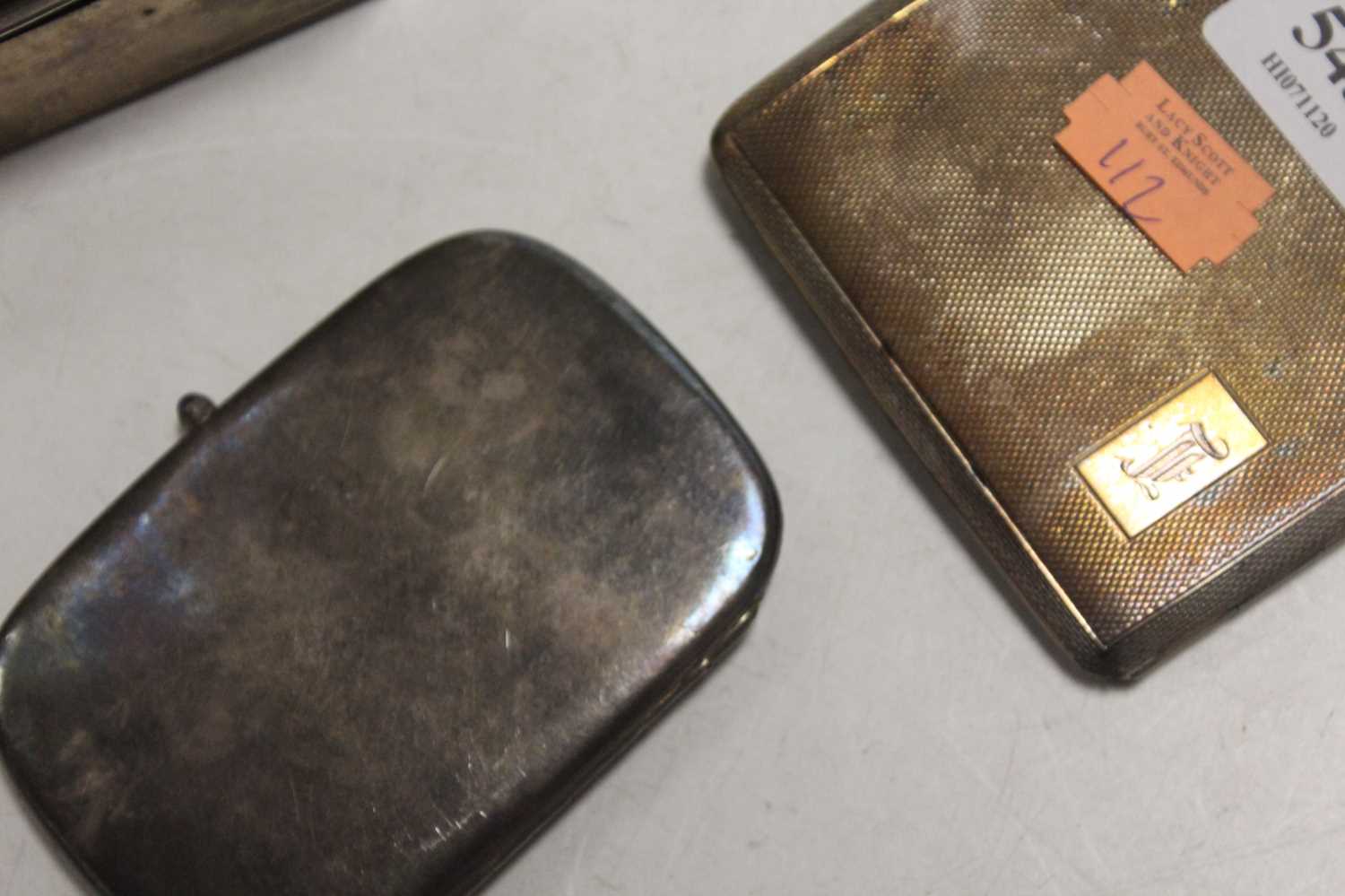 A George V silver table cigarette box having engine turned decoration and lined interior together - Image 4 of 5