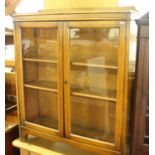 An early 20th century oak glazed bookcase, width 85cmCondition report: Height 101cm, depth 25cm.