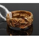 A mid-Victorian 18ct gold belt ring, having raised buckle and leaf and flower carved decoration, 6.