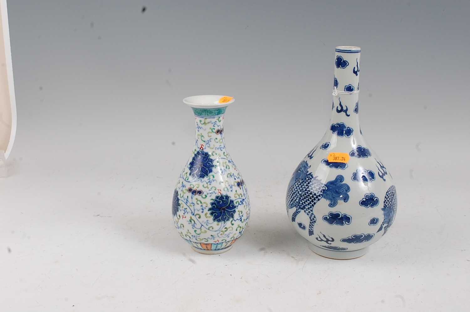 A Chinese export blue & white bottle vase of typical form decorated with mythical figures within - Image 2 of 11