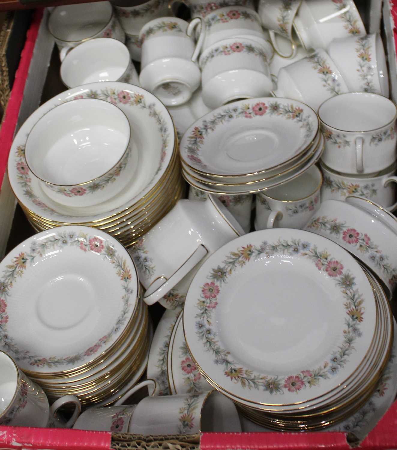 An extensive Paragon tea and dinner service in the Belinda pattern (12 place setting)Condition