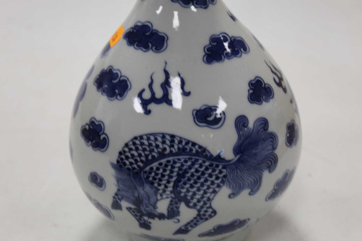 A Chinese export blue & white bottle vase of typical form decorated with mythical figures within - Image 5 of 11
