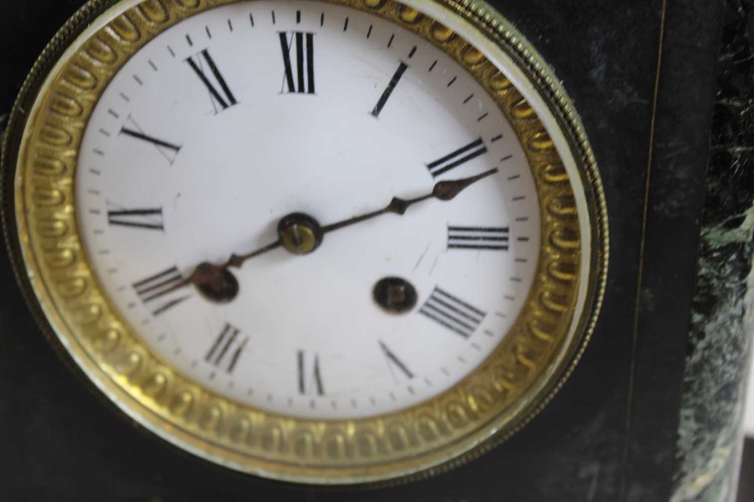 A Victorian black slate and serpentine marble 8 day mantel clock, H29cm - Image 2 of 3