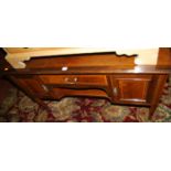 An Edwardian mahogany and satinwood crossbanded dressing table, having central drawer flanked by