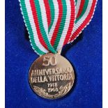 An Italian 18ct gold 50th Anniversario Della Vittoria 1918-1968 commemorative medal, stamped 750,