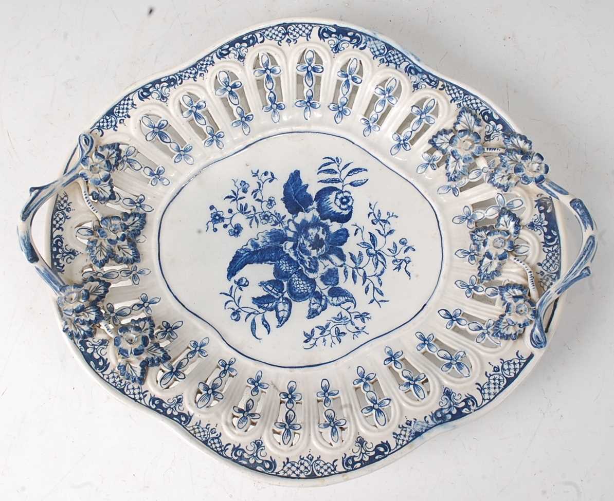 A Lowestoft porcelain chestnut basket and cover on stand, circa 1775-1885, underglaze blue decorated - Image 7 of 7