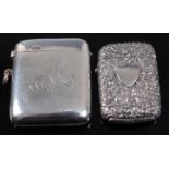 An Edwardian silver vesta, of plain undecorated rounded rectangular form, having central monogram,