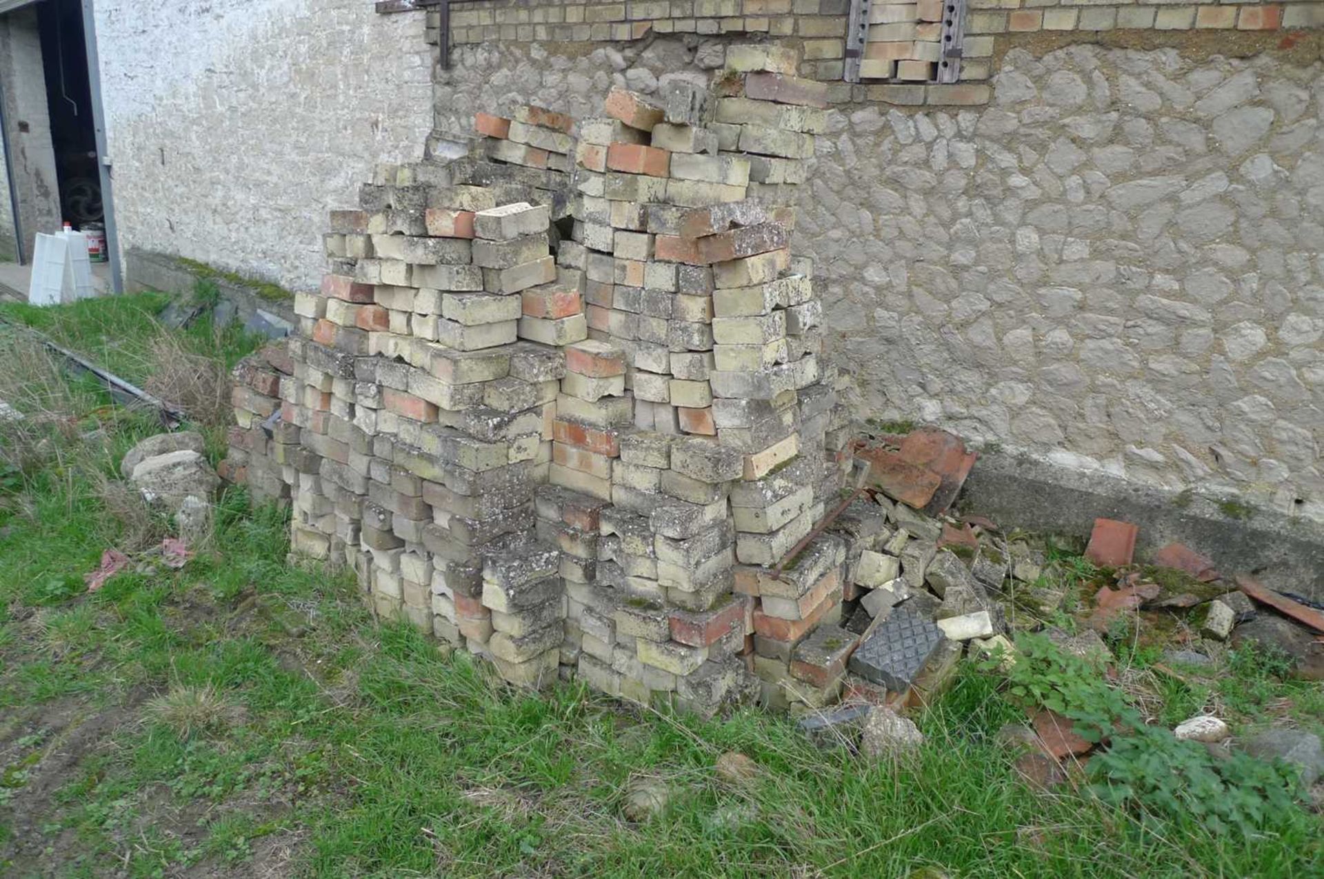 Cambridge White Bricks (Approx. 250)Condition report: see additional image