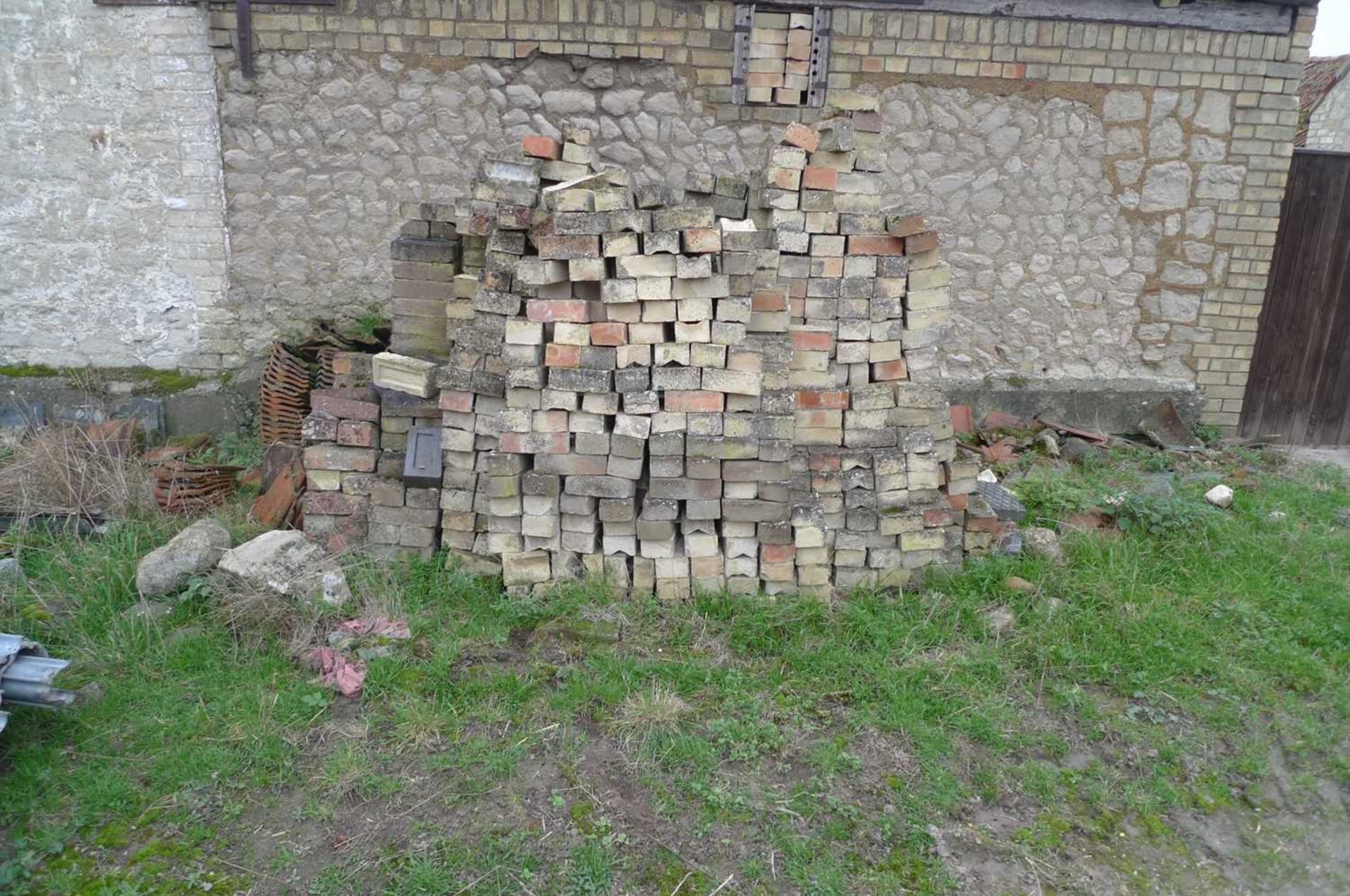 Cambridge White Bricks (Approx. 250)Condition report: see additional image - Image 2 of 2