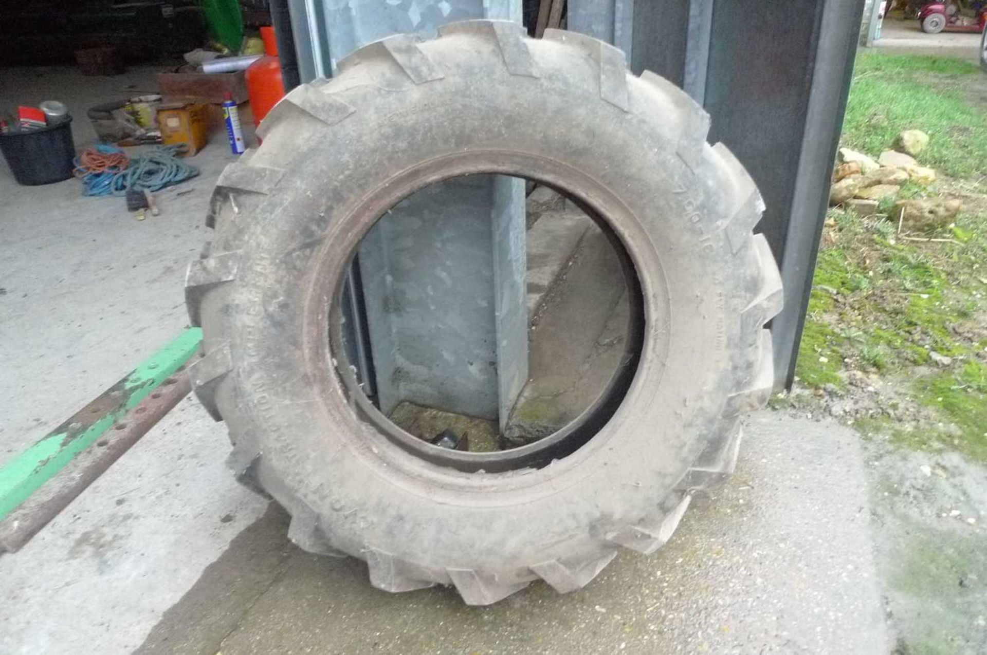 Avon Tyre 700 x 16