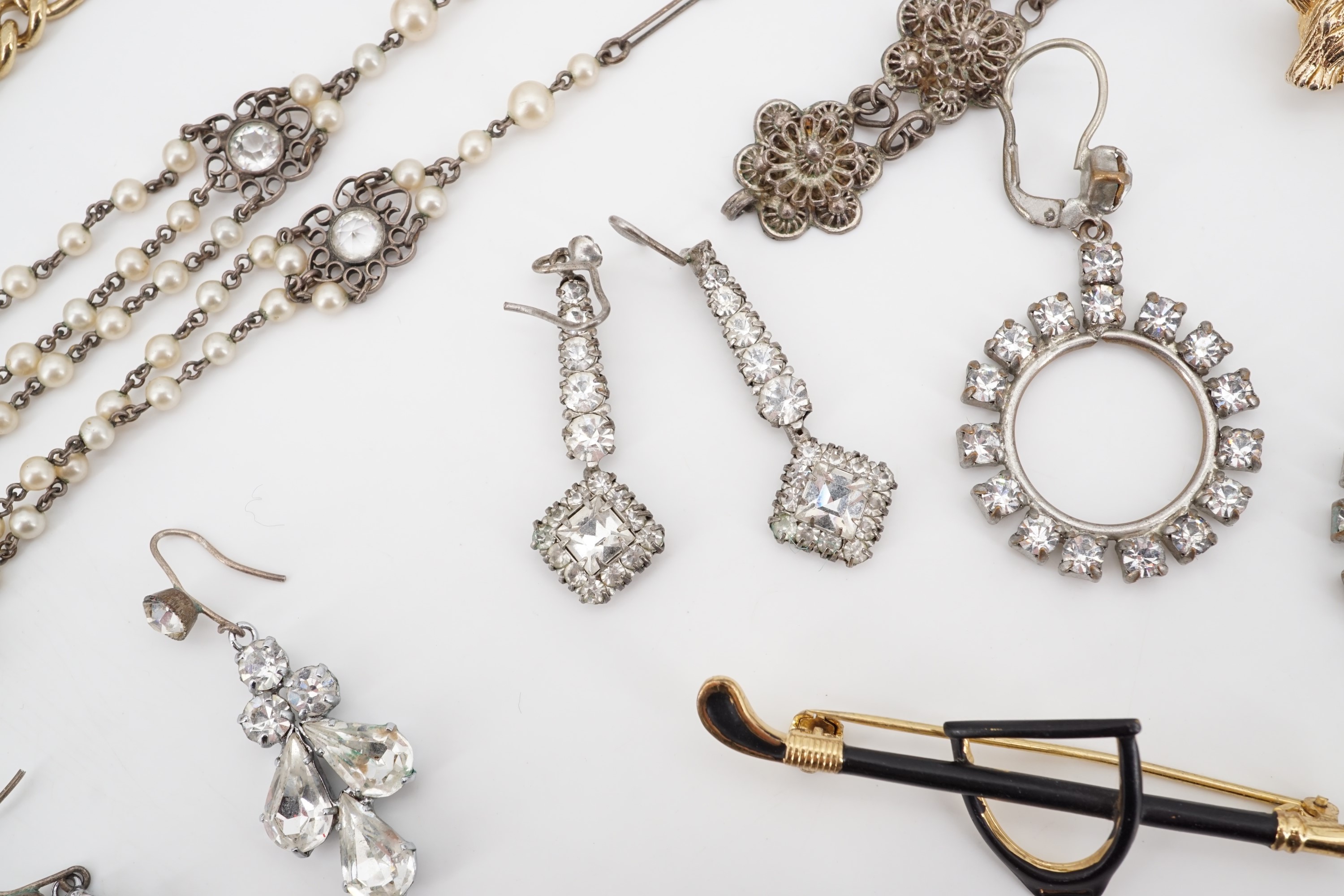 Vintage costume jewellery, including paste ear pendants, brooches, a white metal filigree - Image 3 of 5