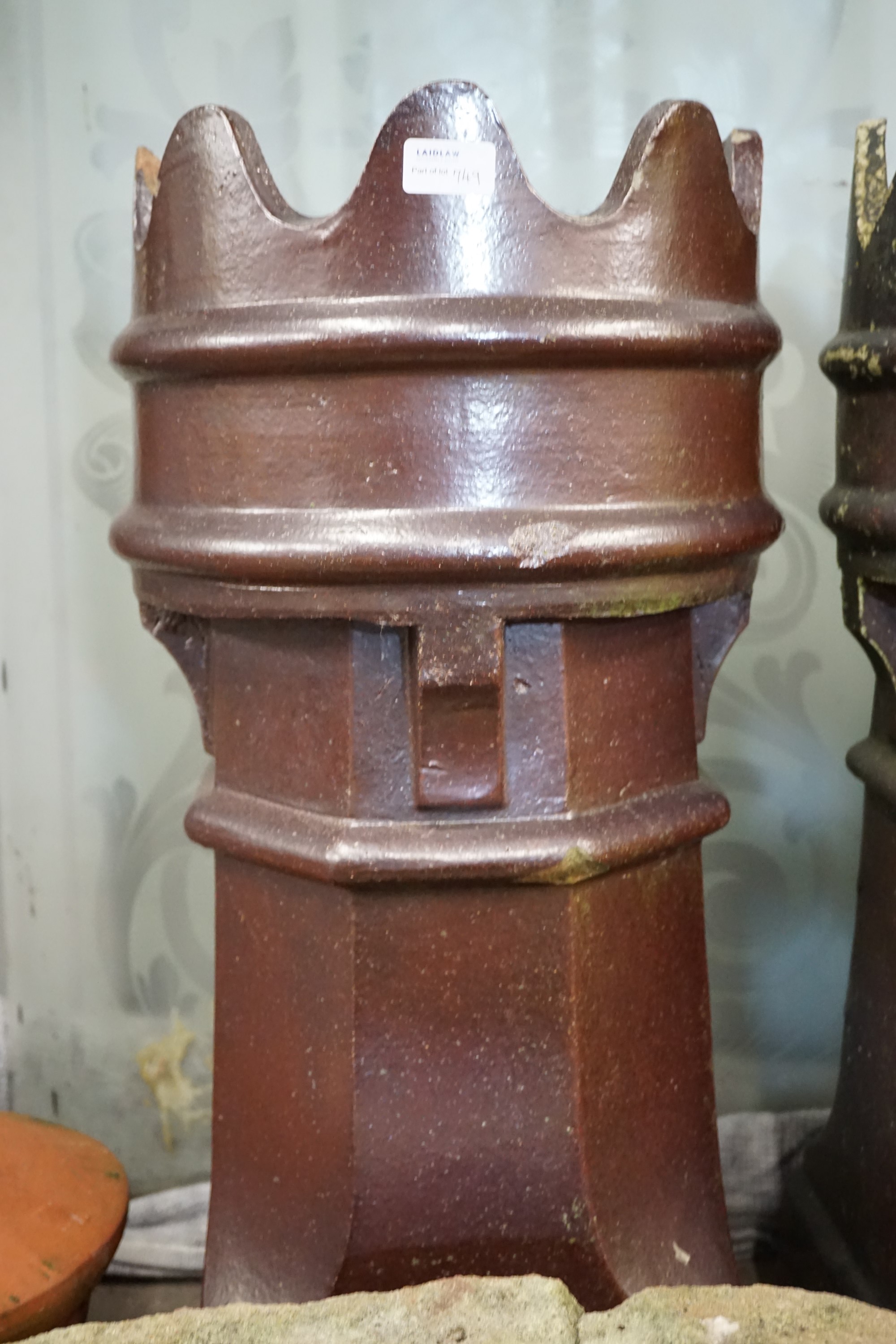 Two chimney pots, 75 cm high, and a chimney cowl - Image 2 of 3