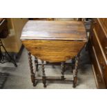 A diminutive oak drop-leaf table, 85 x 61 x 70 cm