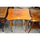 A Victorian mahogany occasional table, 60 cm x 41 cm x 70 cm