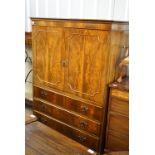 A late 20th Century Georgian-influenced mahogany drinks cabinet, 52 cm x 110 cm x 150 cm