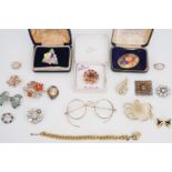 A quantity of vintage costume jewellery including boxed Coalport and Aynsley ceramic brooches,