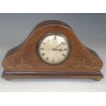 An early 20th Century marquetry-inlaid mahogany mantle clock, 29 cm x 17 cm high