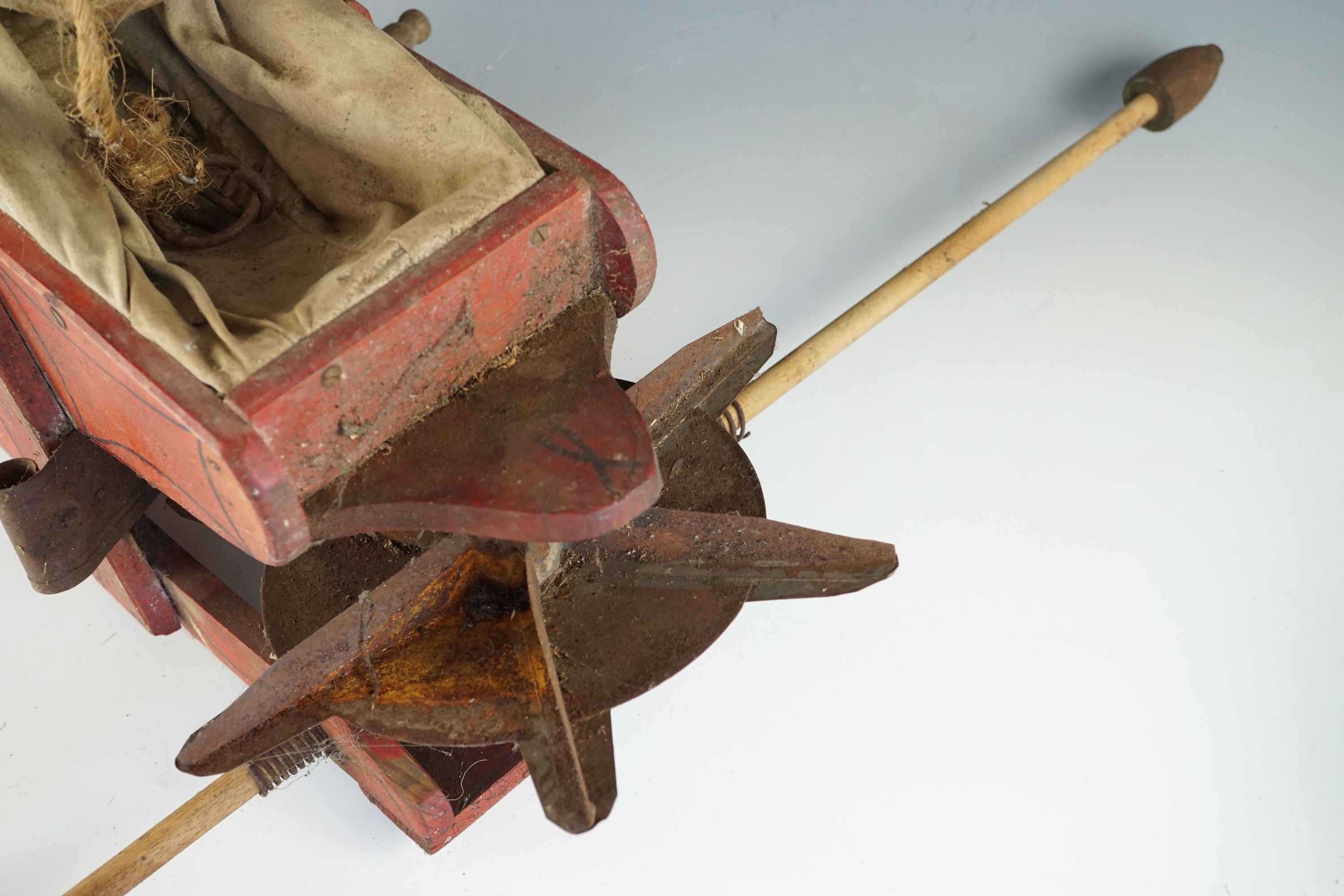 A vintage seed drill - Image 3 of 3