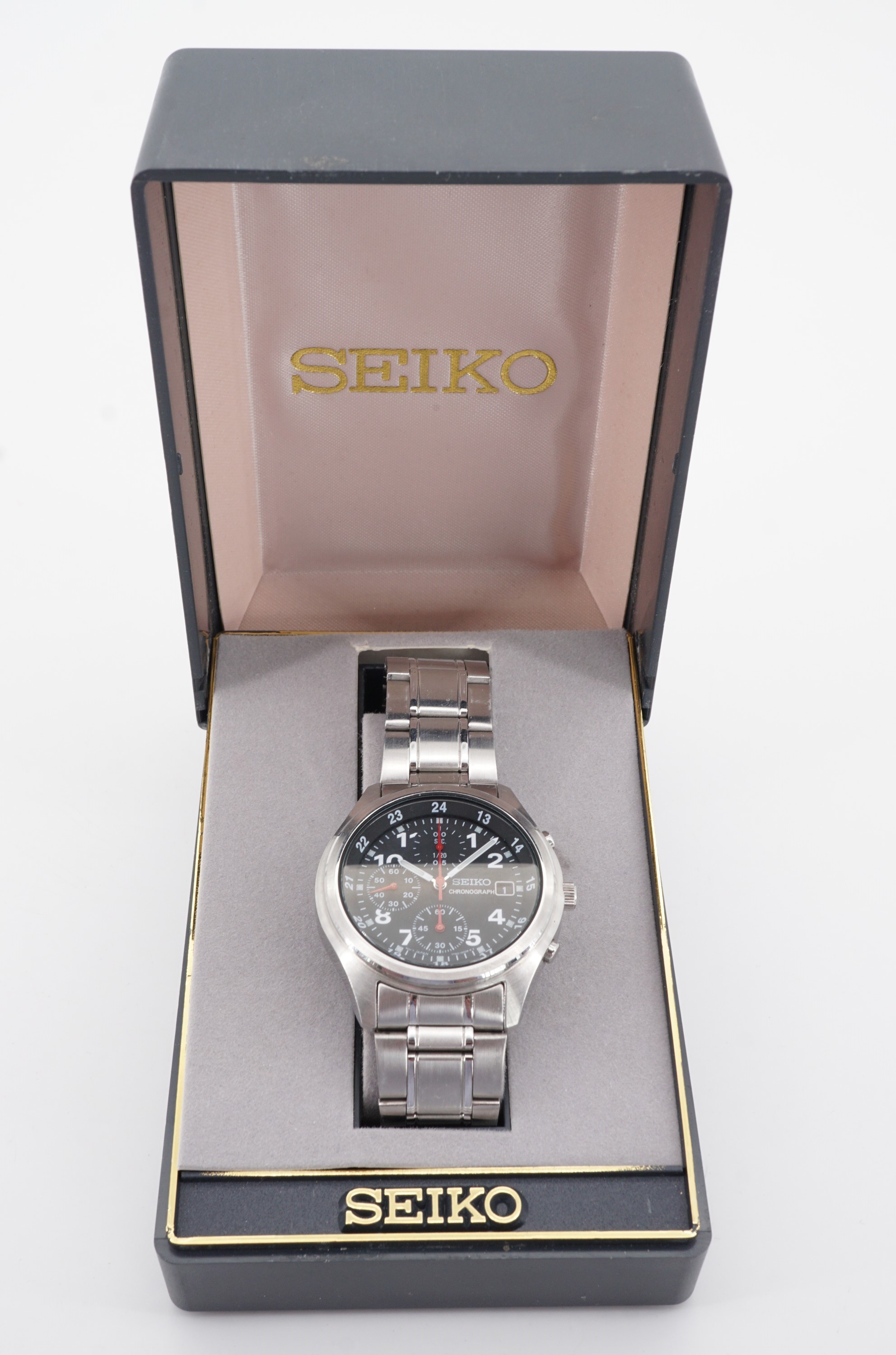 A Seiko Chronograph quartz wrist watch, SND225P1, cased with tag