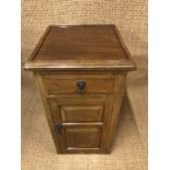 A George V mahogany bedside cabinet, 53 cm x 46 cm x 83 cm