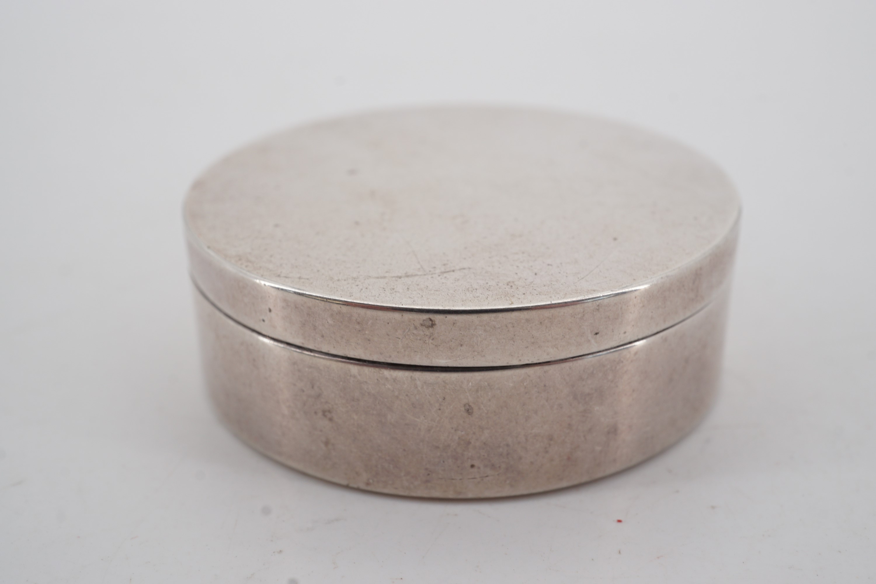 A silver drum-form pill box, F Osborne & Co Ltd, London, 1966, 43 mm, 29 g