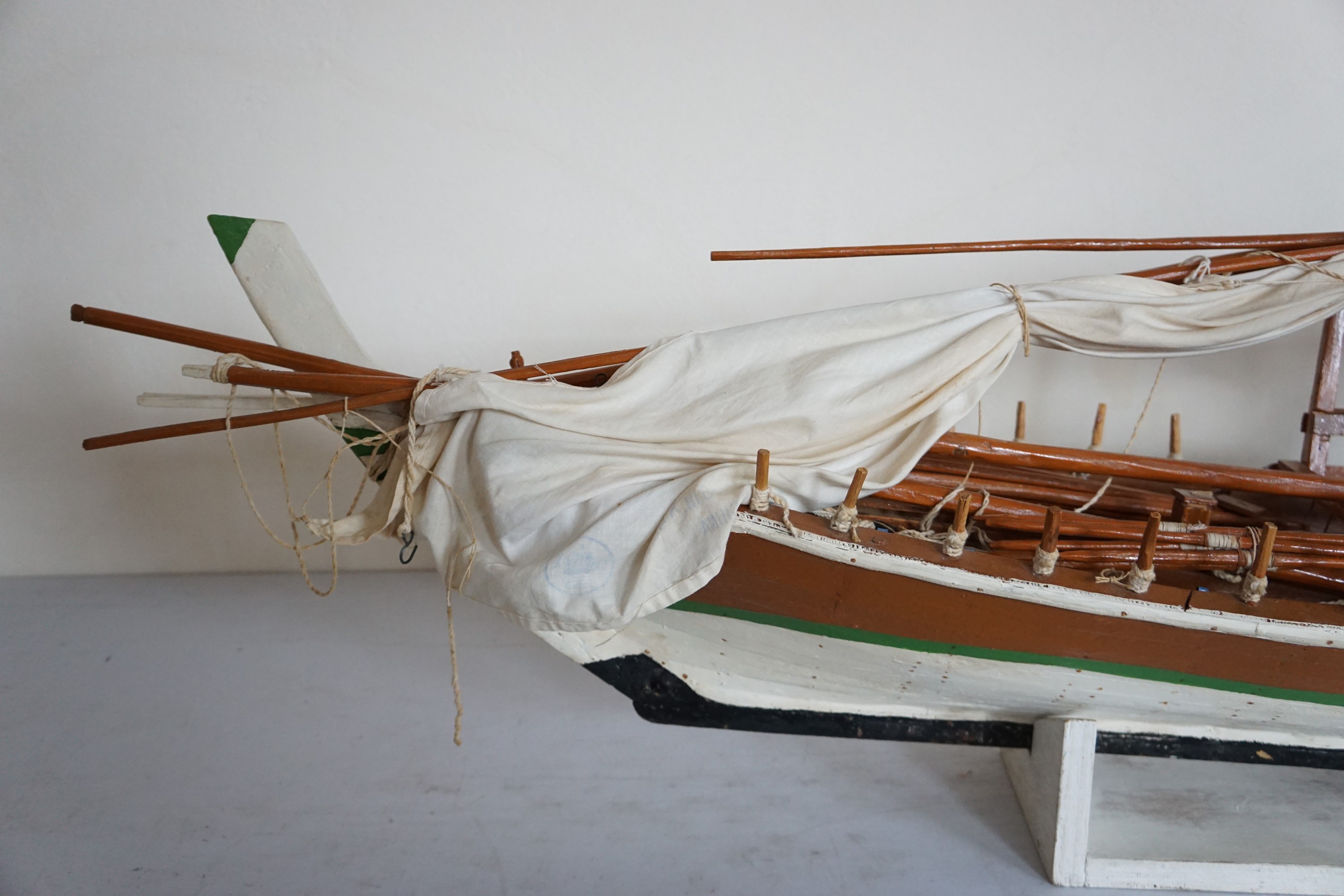 A hand-built large scale model of an Arab dhow, 153 cm - Image 4 of 4