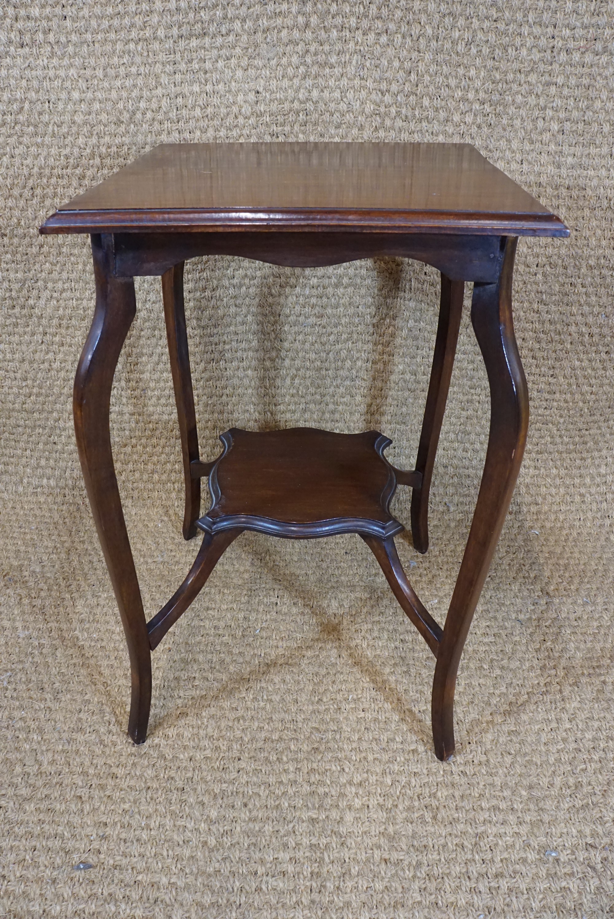 An early 20th Century occasional table / plant stand, 71 cm high