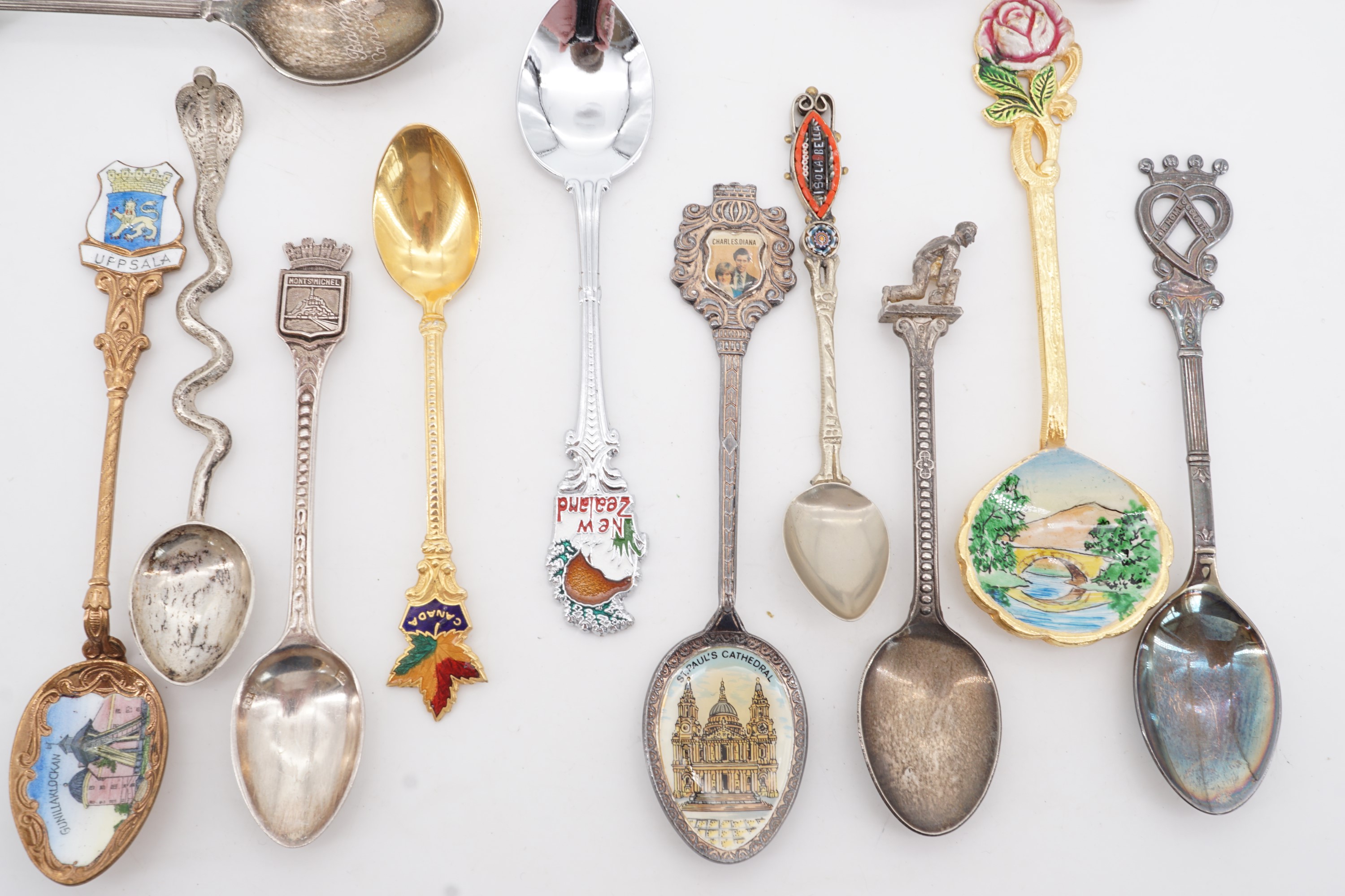 A collection of souvenir spoons - Image 2 of 2