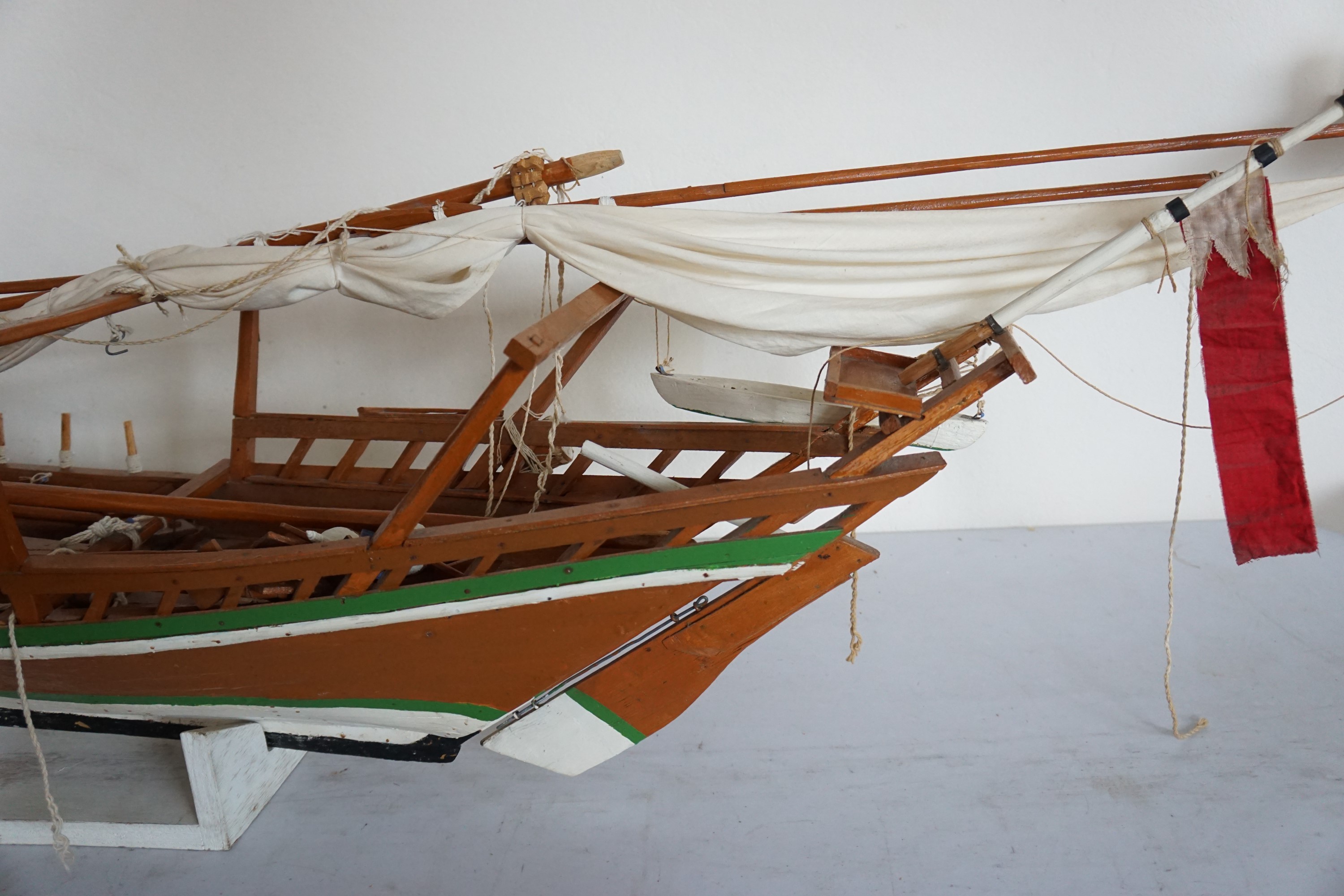 A hand-built large scale model of an Arab dhow, 153 cm - Image 2 of 4