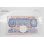 Twenty five Peppiatt Bank of England one pound notes