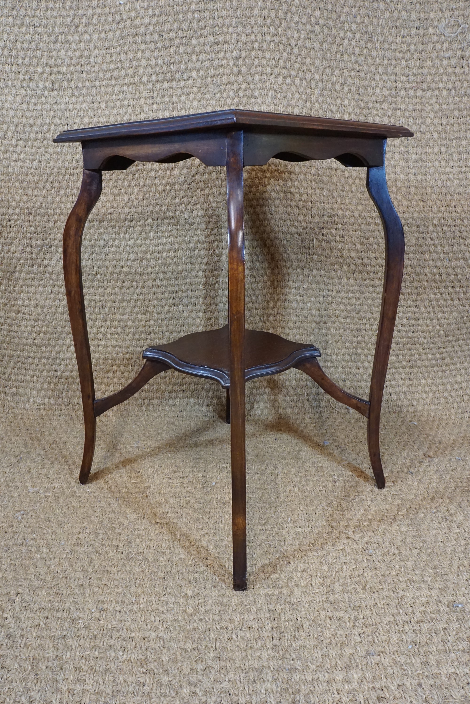 An early 20th Century occasional table / plant stand, 71 cm high - Image 2 of 2