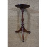 An early 19th Century mahogany tripod wine / lamp table, 76 cm high