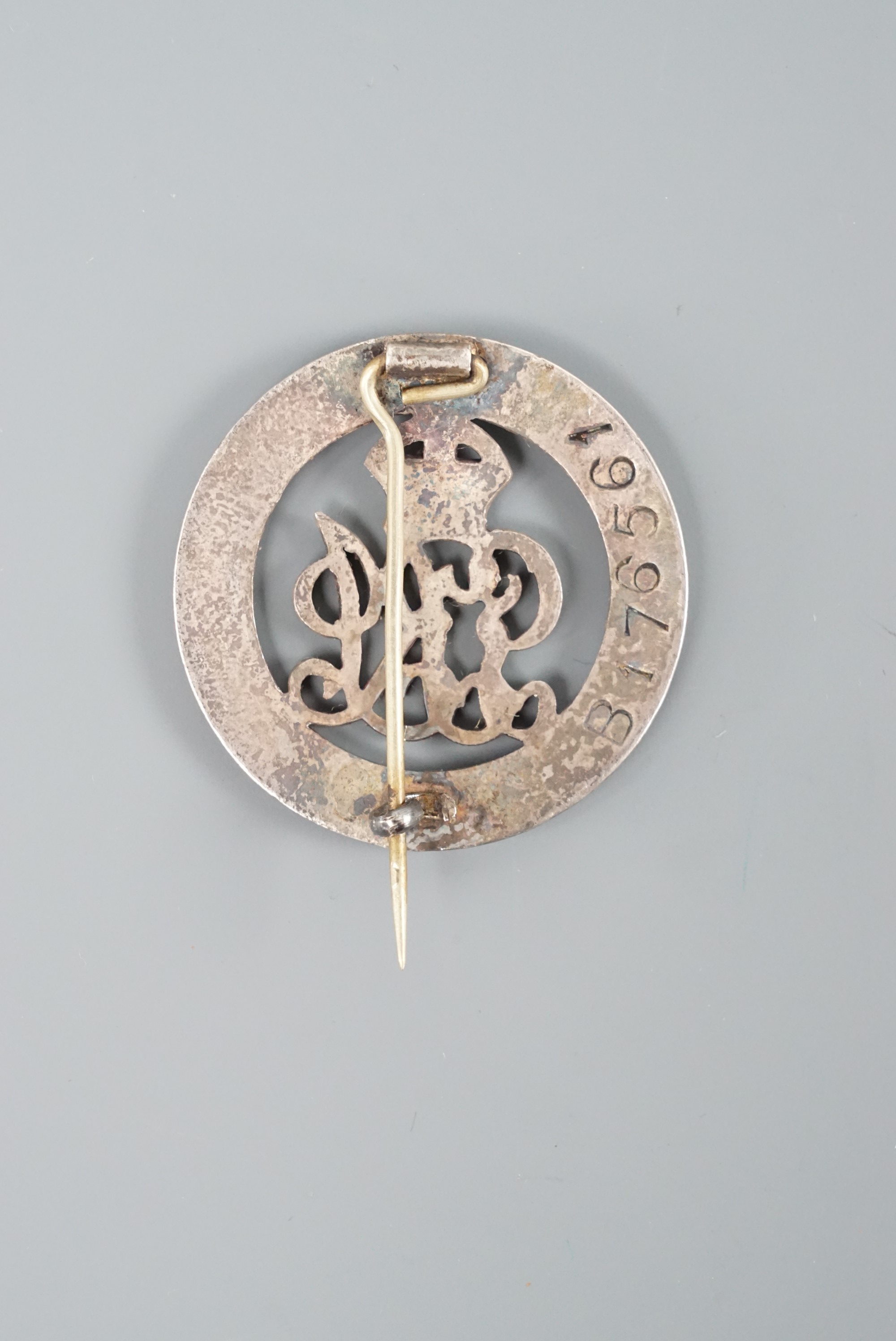 A Silver War Badge numbered B176561 - Image 2 of 2