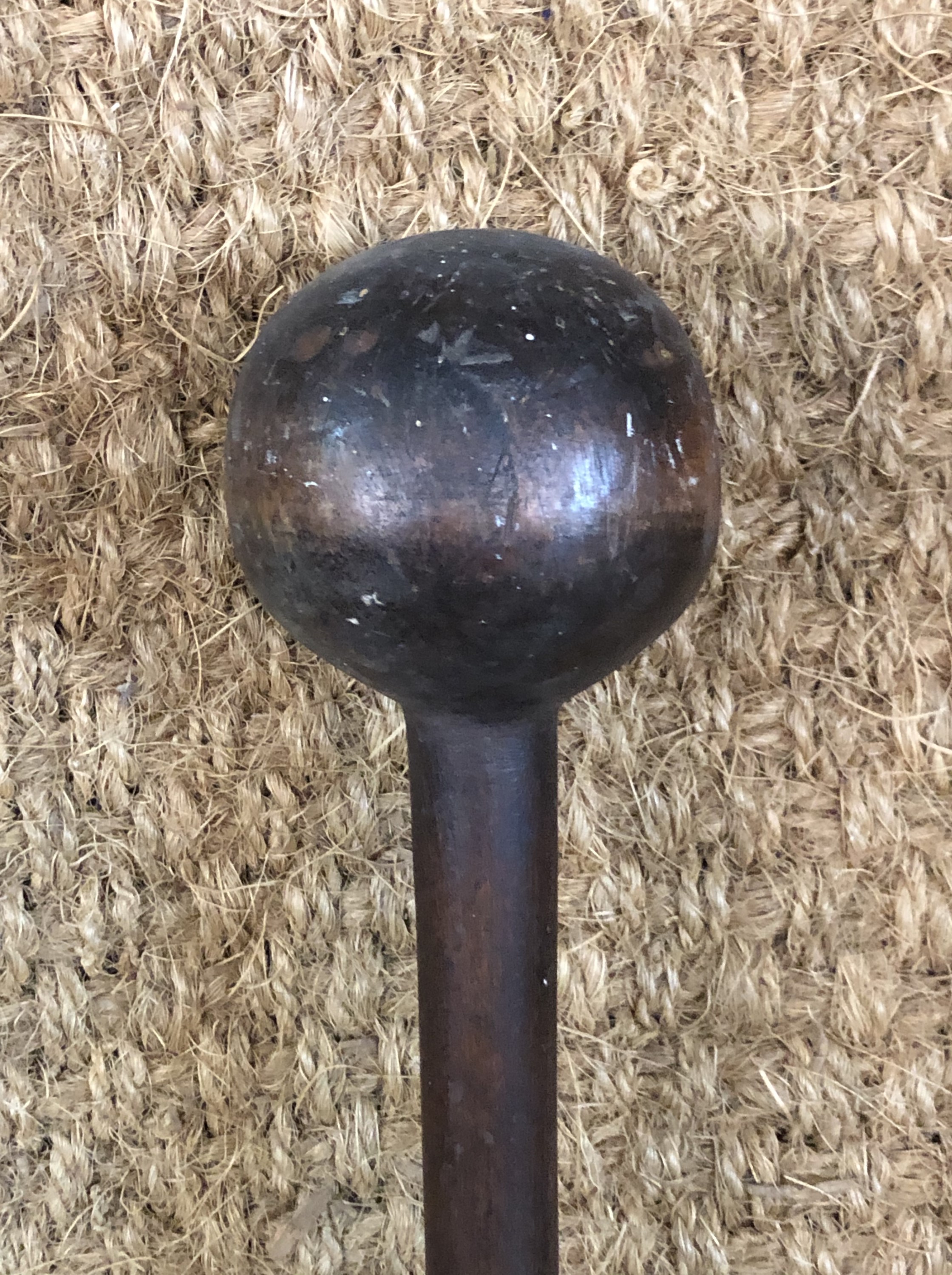 An antique southern African / Zulu leader's carved wooden staff, having a knobkerrie-like oblate - Image 3 of 4