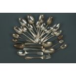 A quantity of silver cutlery, 956 g