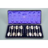 A cased set of twelve George V silver tea spoons and sugar tongs, of Old English pattern,