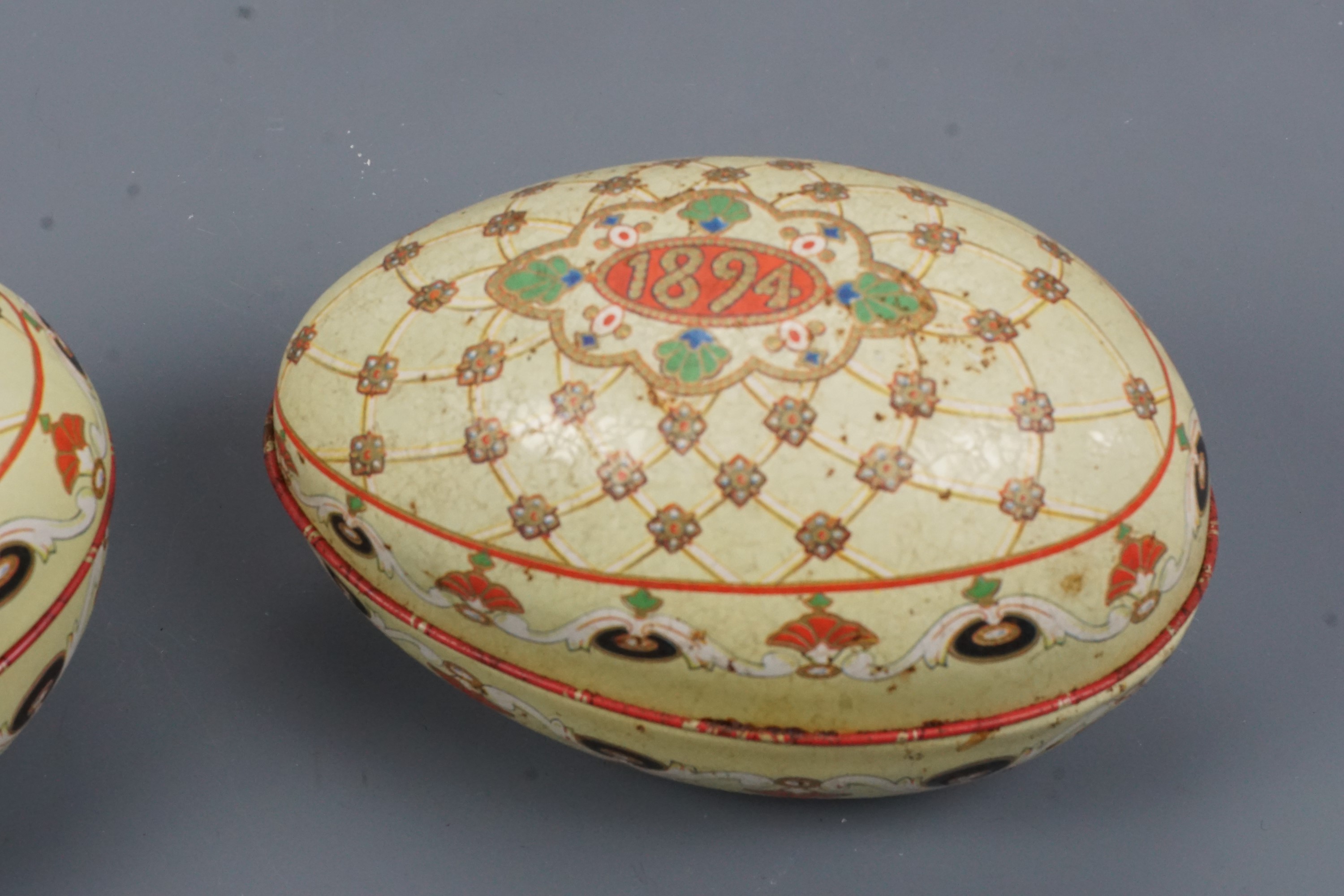 Two reproduction printed tinplate 1894 Easter egg boxes, 21 cm - Image 3 of 3